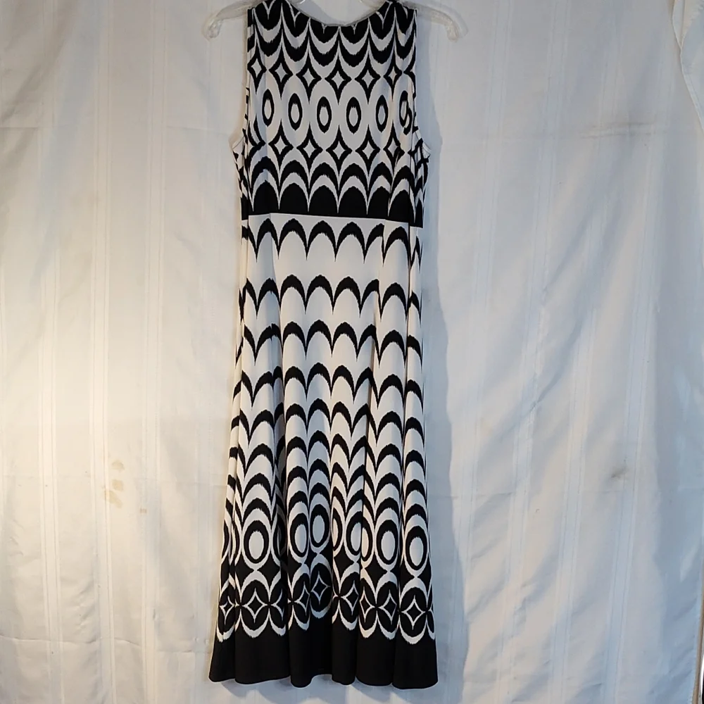 Julian Taylor Dress - Picture 4 of 5